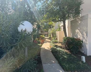 7950 N Stadium Drive - Photo Thumbnail 2