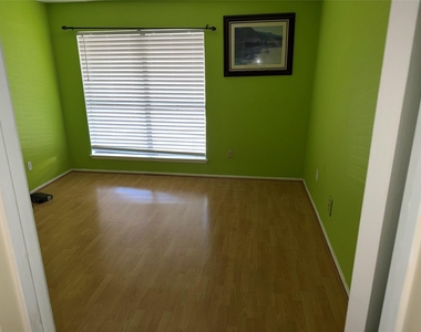 7950 N Stadium Drive - Photo Thumbnail 19