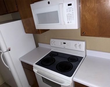 7950 N Stadium Drive - Photo Thumbnail 15