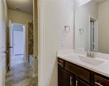 11206 Leila Park Court - Photo Thumbnail 12