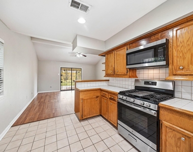 12903 Claygate Drive - Photo Thumbnail 5