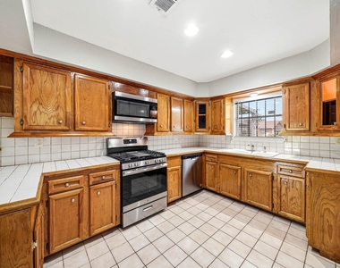 12903 Claygate Drive - Photo Thumbnail 4