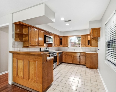12903 Claygate Drive - Photo Thumbnail 6