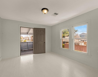 2415 Columbia Street - Photo Thumbnail 16