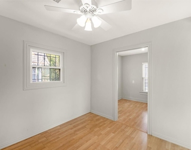 2415 Columbia Street - Photo Thumbnail 20