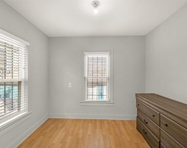 2415 Columbia Street - Photo Thumbnail 21