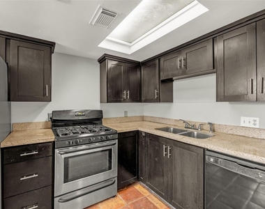 2415 Columbia Street - Photo Thumbnail 3