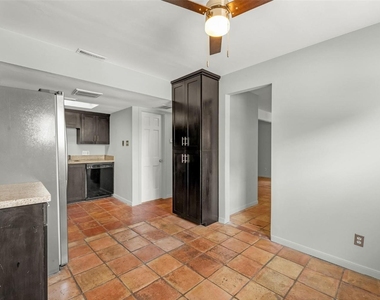 2415 Columbia Street - Photo Thumbnail 6
