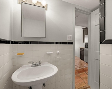 2415 Columbia Street - Photo Thumbnail 8
