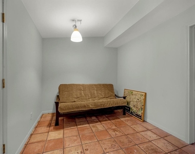 2415 Columbia Street - Photo Thumbnail 9