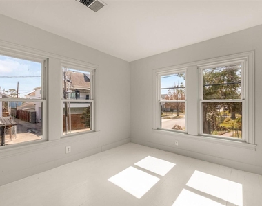 2415 Columbia Street - Photo Thumbnail 14