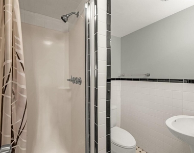 2415 Columbia Street - Photo Thumbnail 7