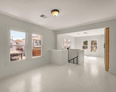 2415 Columbia Street - Photo Thumbnail 12