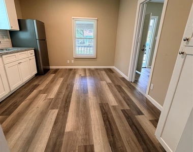 516 Hurst Street - Photo Thumbnail 13