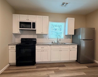 516 Hurst Street - Photo Thumbnail 4