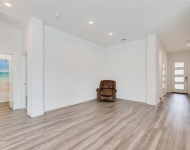 22606 Ginosa Trail - Photo Thumbnail 8