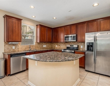 130 Zephyr Bend Place - Photo Thumbnail 7