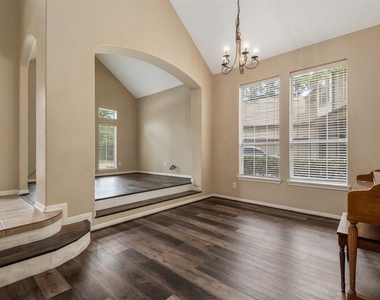 130 Zephyr Bend Place - Photo Thumbnail 5