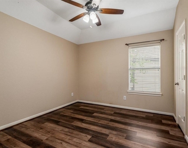 130 Zephyr Bend Place - Photo Thumbnail 25