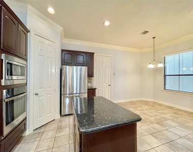 11643 Royal Oaks View - Photo Thumbnail 8