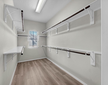 11643 Royal Oaks View - Photo Thumbnail 16