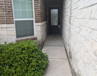 21210 Echo Manor Drive - Photo Thumbnail 5