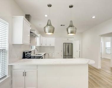 3515 Delhi Street - Photo Thumbnail 7