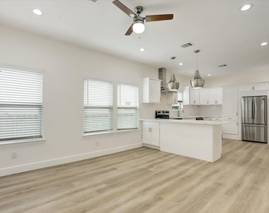 3515 Delhi Street - Photo Thumbnail 4