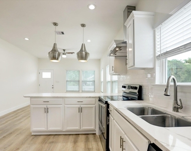 3515 Delhi Street - Photo Thumbnail 11
