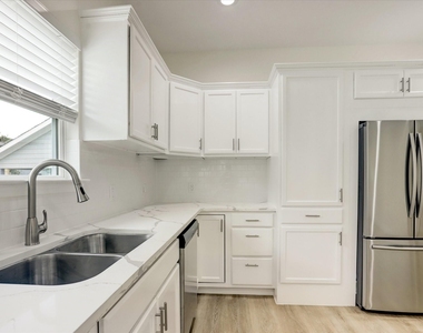 3515 Delhi Street - Photo Thumbnail 10