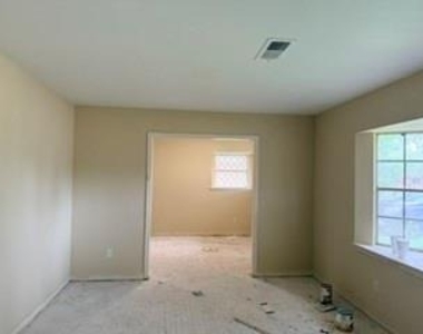 7118 Redding Road - Photo Thumbnail 3