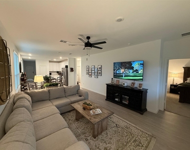 26073 Hampshire Drive - Photo Thumbnail 5