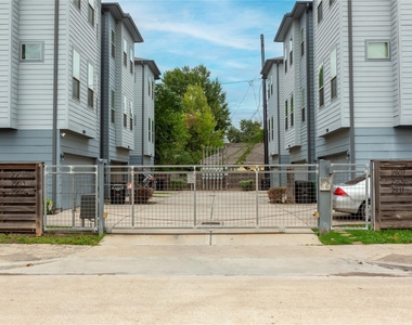 2903 Blodgett Street - Photo Thumbnail 1