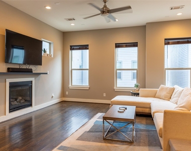 2903 Blodgett Street - Photo Thumbnail 11