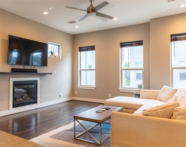 2903 Blodgett Street - Photo Thumbnail 10