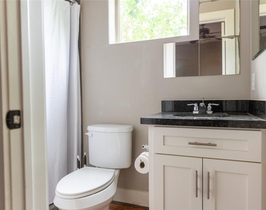 2903 Blodgett Street - Photo Thumbnail 7