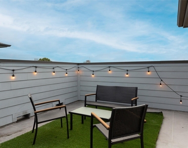 2903 Blodgett Street - Photo Thumbnail 24