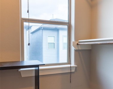 2903 Blodgett Street - Photo Thumbnail 23