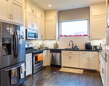 2903 Blodgett Street - Photo Thumbnail 8