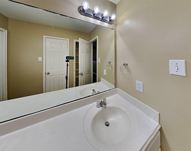 1927 Makenna Lane - Photo Thumbnail 16