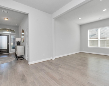 28646 Monarch Cliffs Drive - Photo Thumbnail 15
