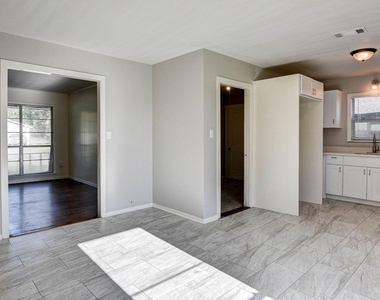 131 Lakewood Drive - Photo Thumbnail 5