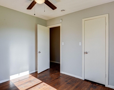 131 Lakewood Drive - Photo Thumbnail 16