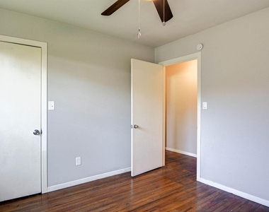 131 Lakewood Drive - Photo Thumbnail 14