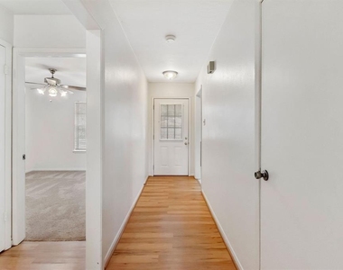 2106 Wickburn Drive - Photo Thumbnail 6