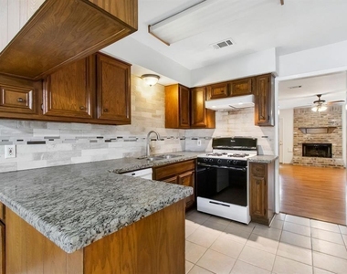 2106 Wickburn Drive - Photo Thumbnail 17