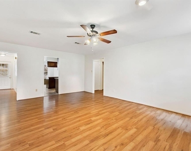 2106 Wickburn Drive - Photo Thumbnail 14