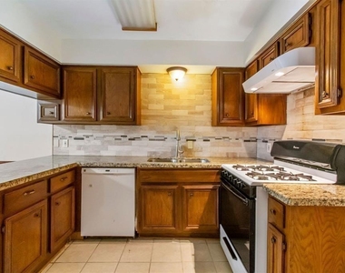 2106 Wickburn Drive - Photo Thumbnail 16