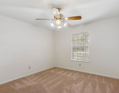 2106 Wickburn Drive - Photo Thumbnail 7