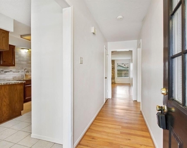 2106 Wickburn Drive - Photo Thumbnail 5